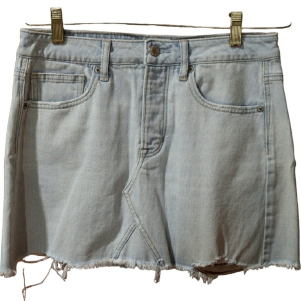 American Eagle Light Wash Denim Mini Skirt Y2K Distressed Hem Skirt 6
